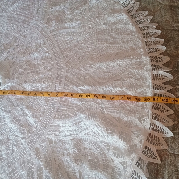 Elegant White Tree Skirt - Picture 6 of 7